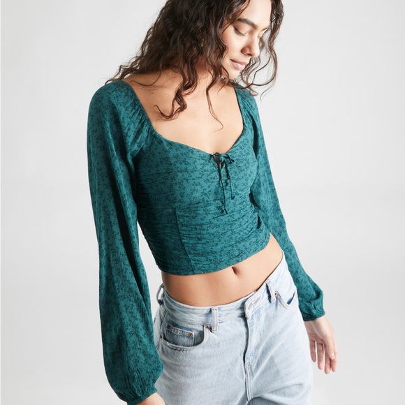 3/$45 Holister Eyelet Sweetheart Blouse - Picture 4 of 6